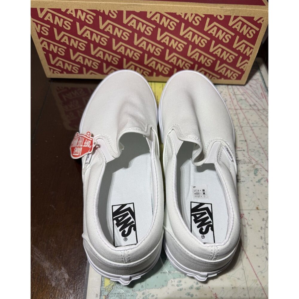 NIB Vans Classic Slip-On True White Canvas Shoes Men's 10.5 / Women's 12.0 - Picture 2 of 13